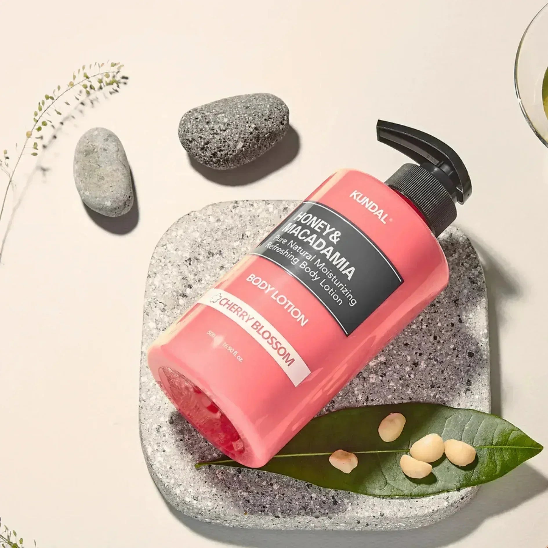 kundal-honey-macadamia-pure-natural-moisturizing-refreshing-body-lotion-white-musk-500ml-body-care-kundal-sri-lanka-orion-beauty-kundal-official-sole-authorised-reseller-682620 - Orion Beauty